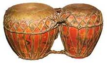 Gildən hazırlanmış qoşanağara<br> © Ənənəvi musiqi atlası, XVIII əsr