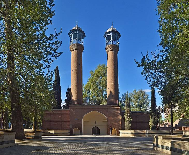 Qoşa minarəli Şah Abbas məscidi<br> © Gəncə şəhəri, 1601-1606