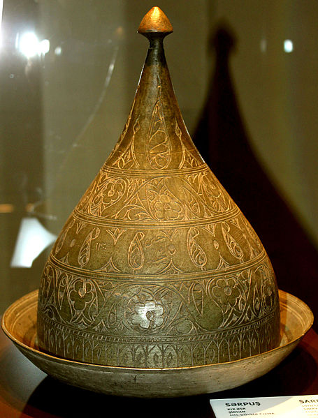 Şirvanşahlar sarayından tapılmış gümüş sərpuş, Orta əsrlər