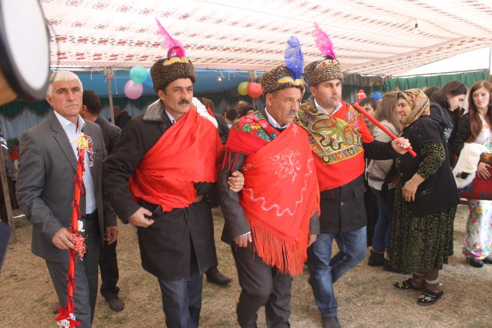 Padşah meydanı tərk edir<br> © İ.Rüstəmzadə/AMEA Folklor İnstitutu, 2014