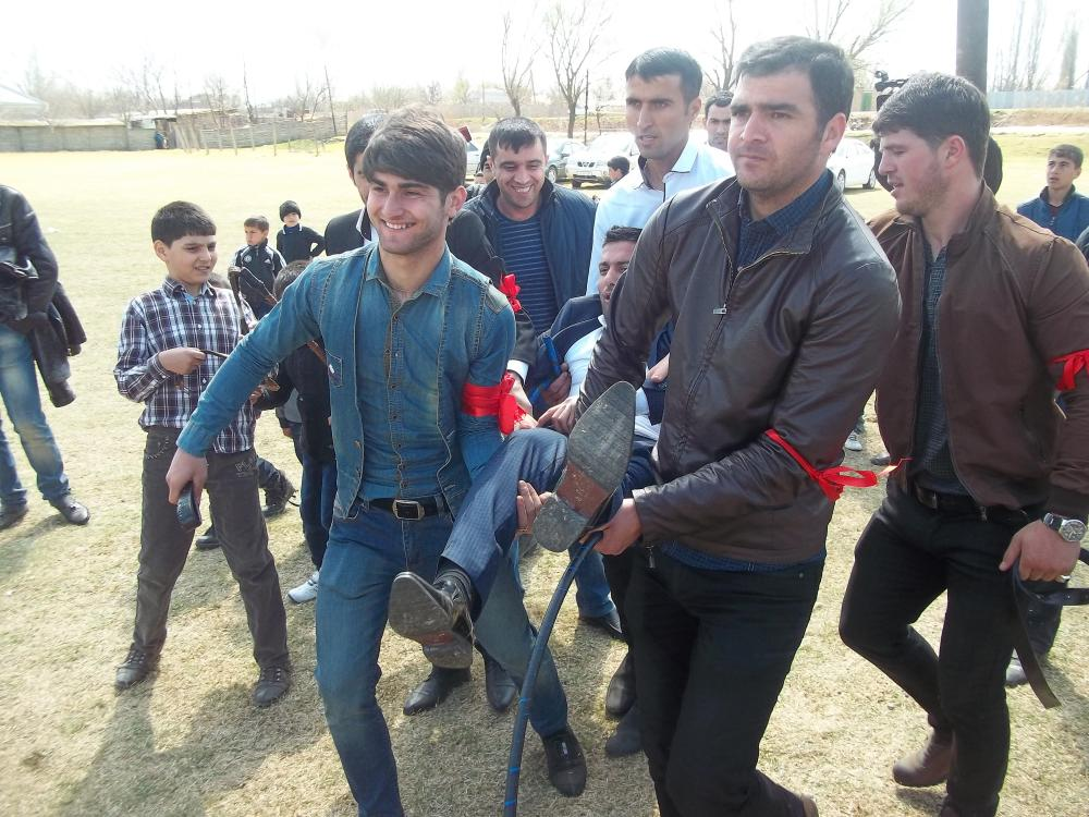 Cəzalandırılan adamın dar ağacına götürülməsi<br> © İ.Rüstəmzadə/AMEA Folklor İnstitutu, 2014