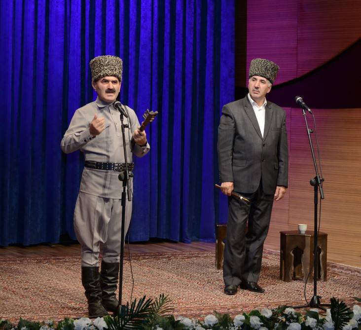 Aşıq Qələndərin "Dastan gecələri" layihəsindəki çıxışı<br> © AMEA Folklor İnstitutu 